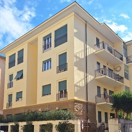 Faby & Fra Apartments Livorno Exterior foto